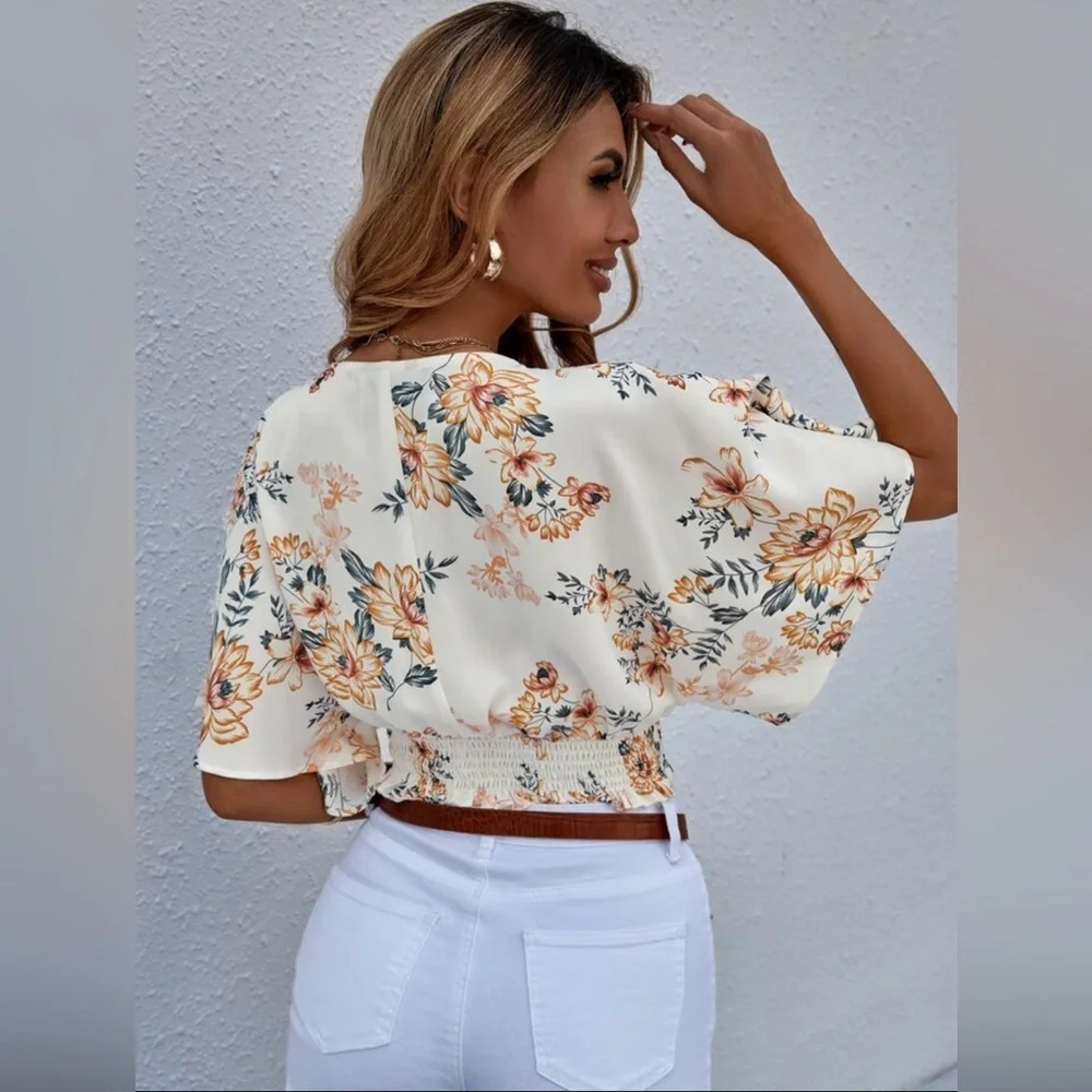 SHEIN Deep V neck short sleeve Floral Boho crop top in white, small - Picture 4 of 8